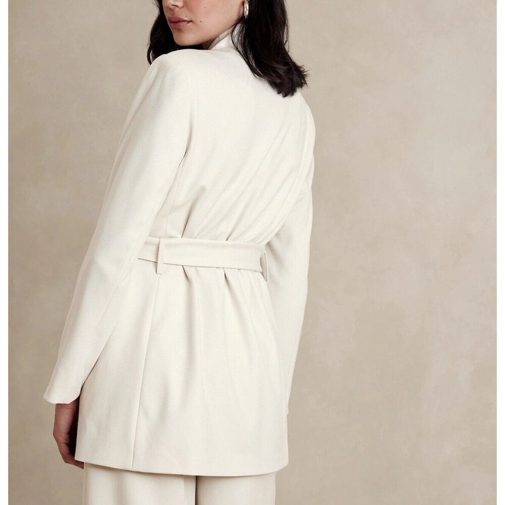 Banana Republic Cream Belted Blazer - Picture 2 of 10